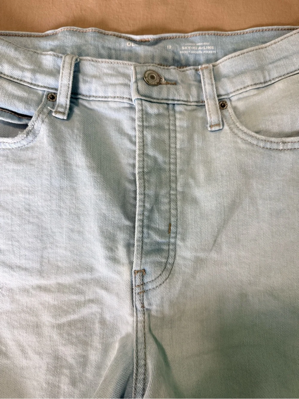 Old Navy Higher Hi Rise Sky Hi A-Line Button Fly Cutoff Shorts Sz 12 Light‎ Wash